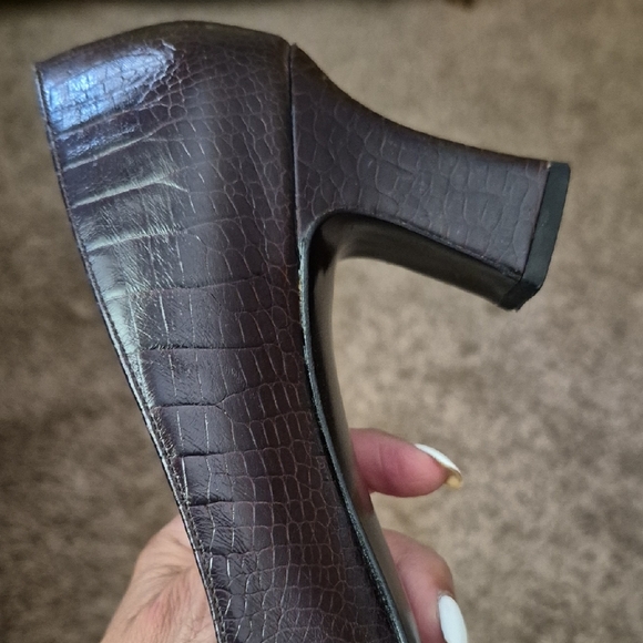 Salvatore Ferragamo Women's Black and Brown Loafers - Picture 3 of 9